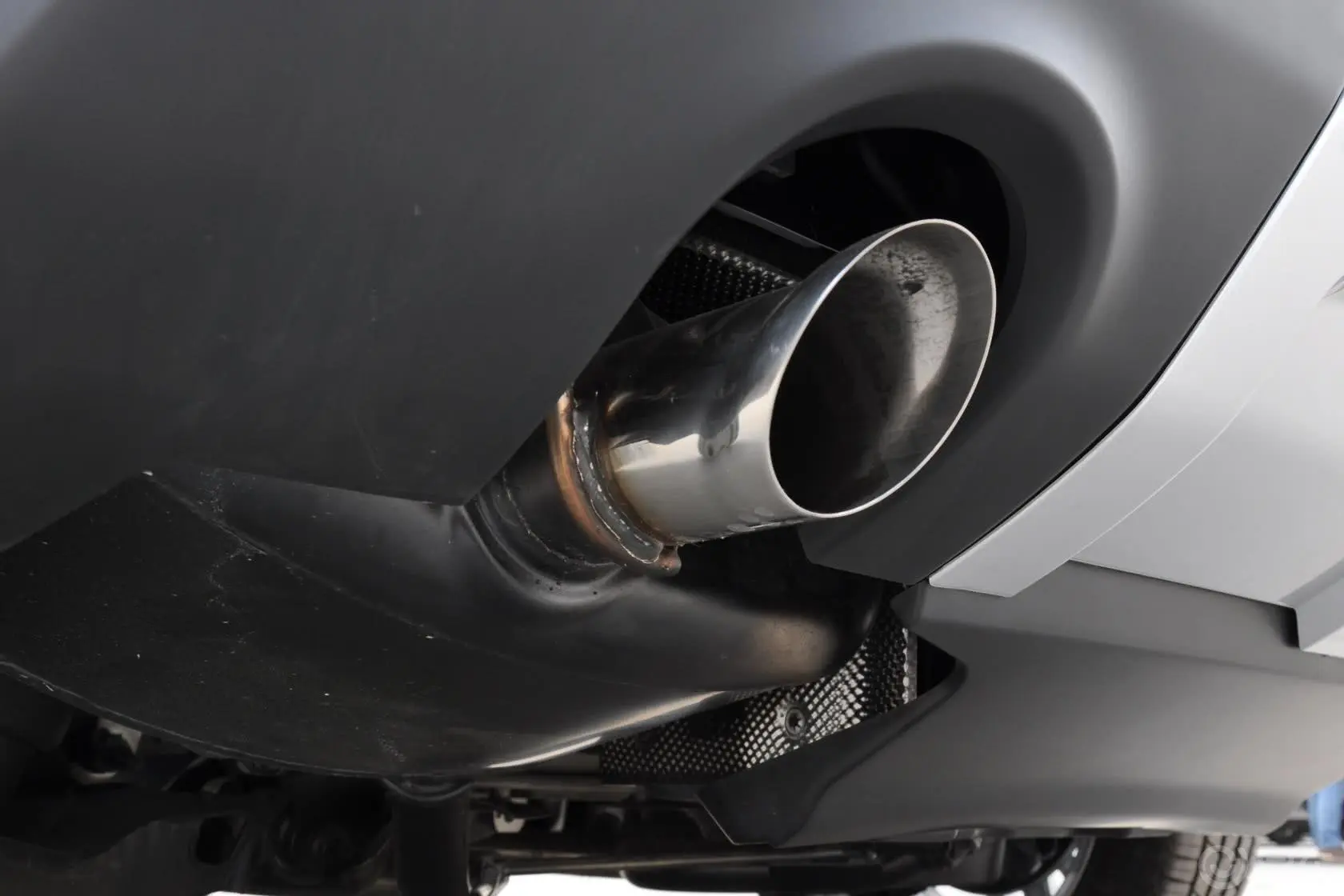 揽胜运动版3.0 V6 SC 汽油版 HSE排气管（排气管装饰罩）