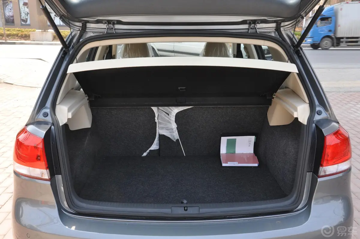高尔夫1.6L 自动 舒适型行李箱空间