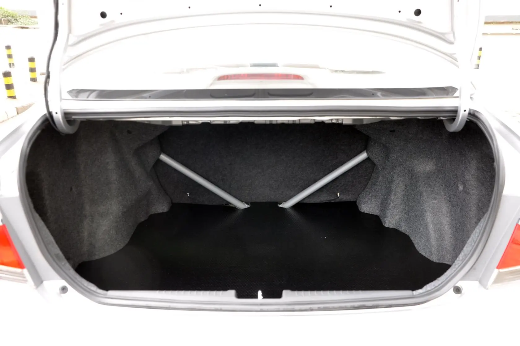 理念S11.3L 自动 舒适型行李箱空间
