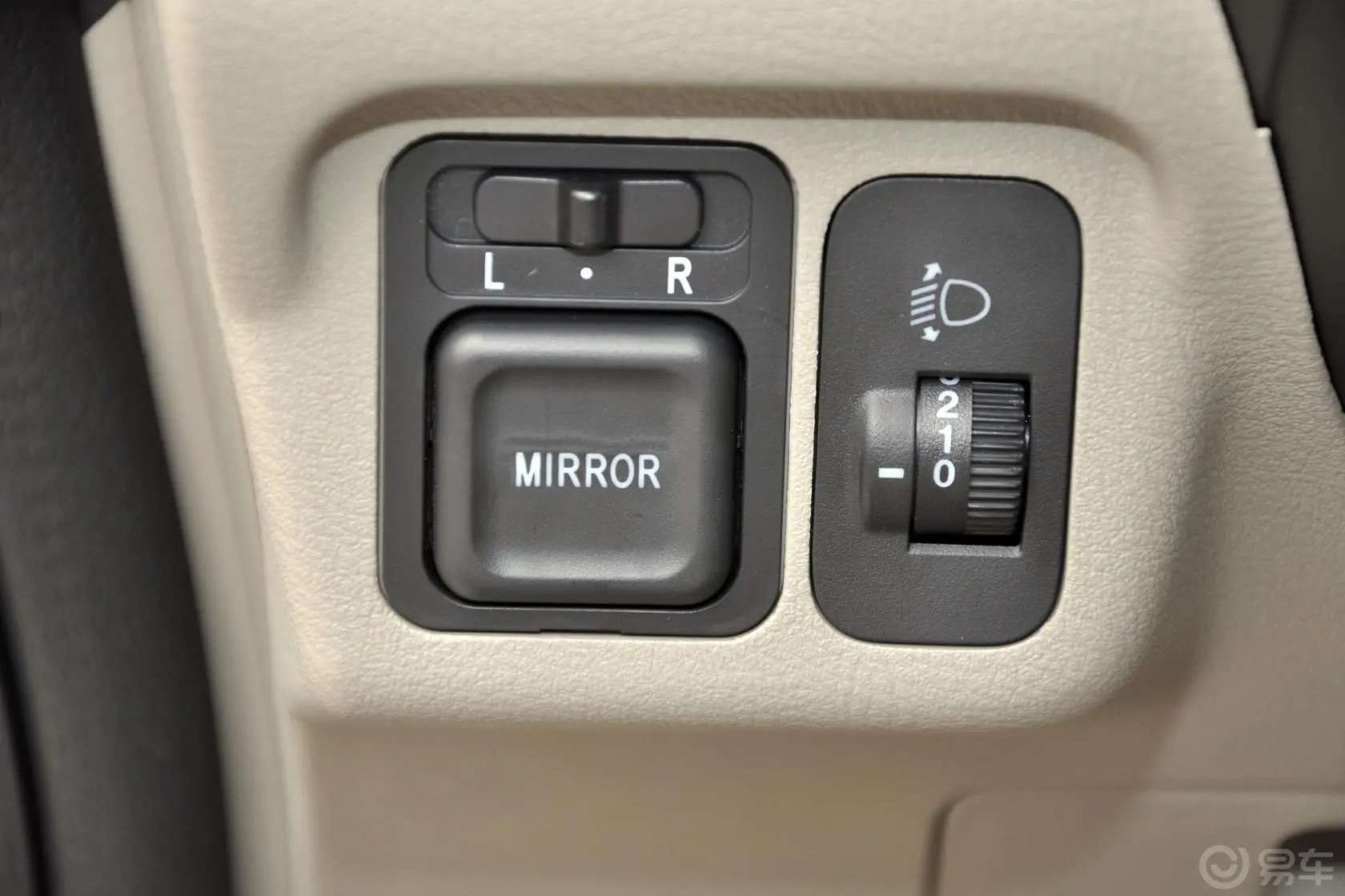 理念S11.3L 自动 舒适型外后视镜控制键