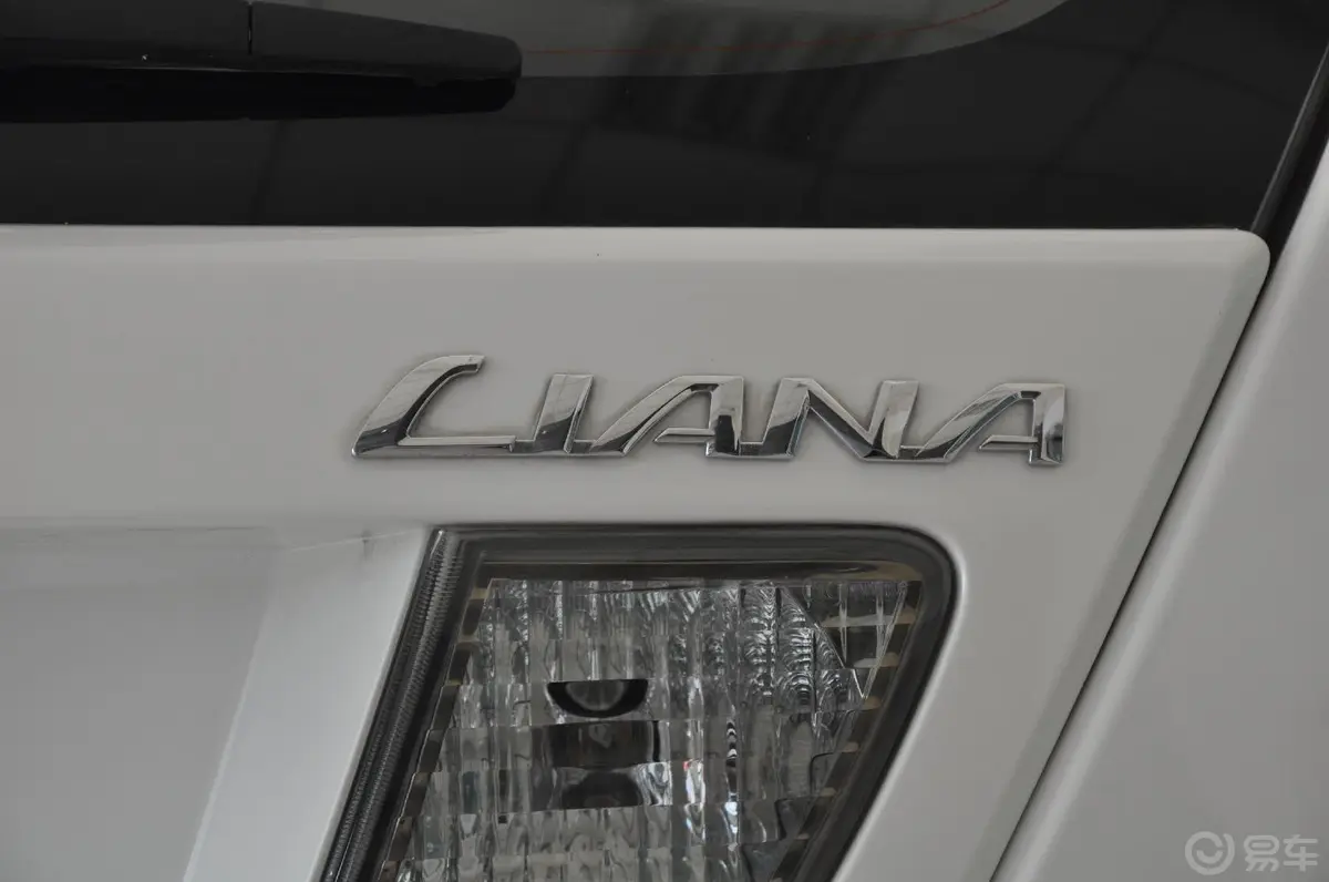 利亚纳两厢 1.4L VVT 手动 豪华II型尾标