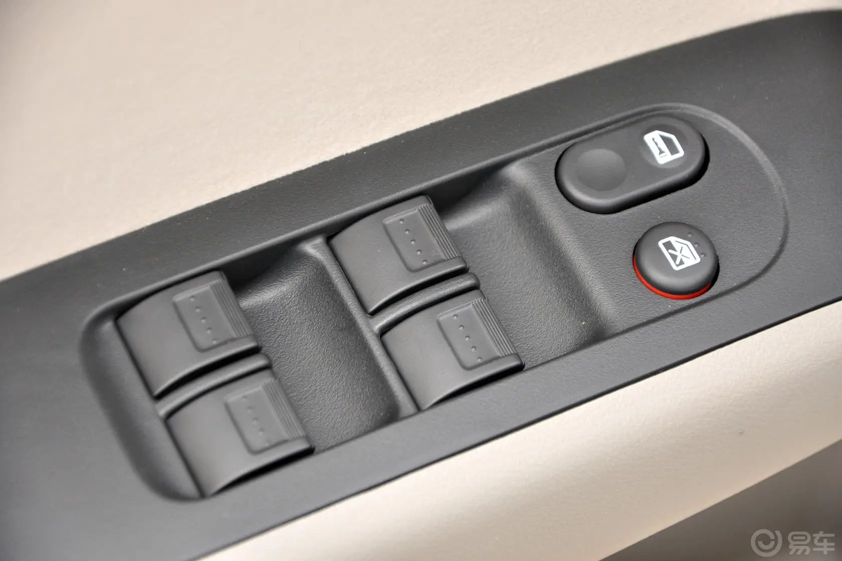 理念S11.3L 自动 舒适型车窗升降键