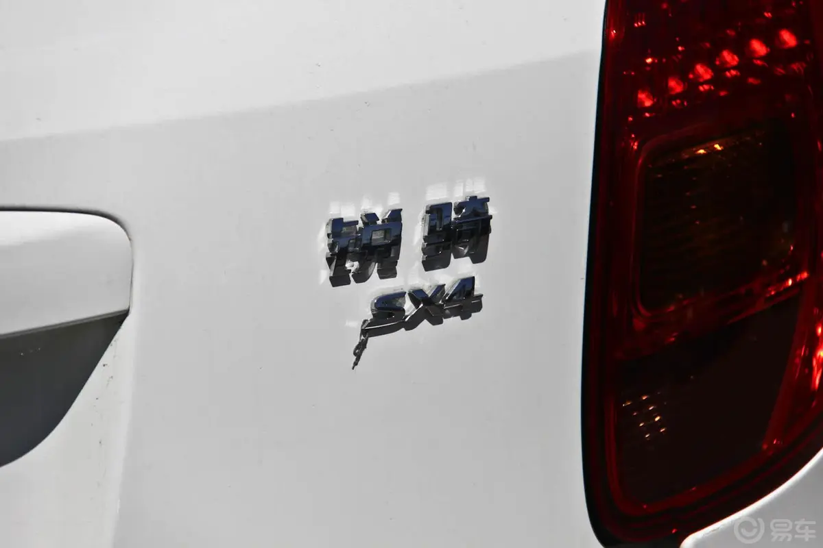 天语 SX4锐骑 1.6L 自动基本型尾标