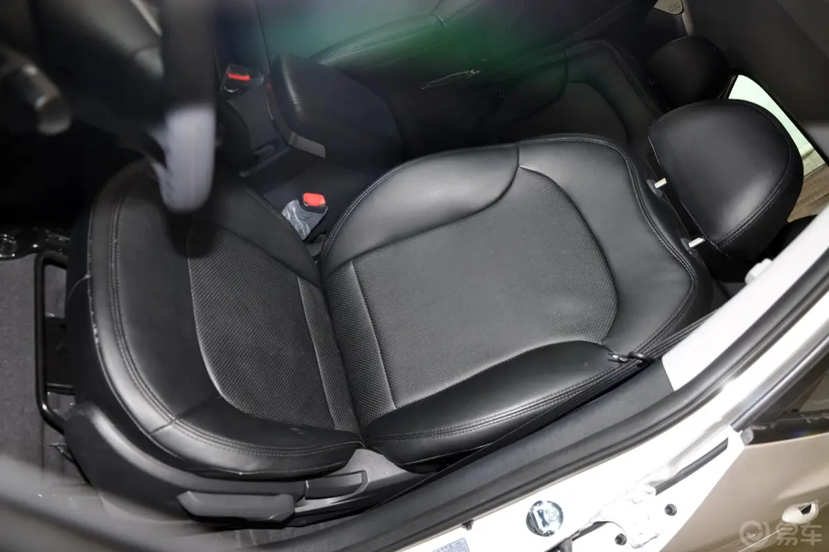 现代ix352.0L GL 自动 两驱 新锐版驾驶员座椅