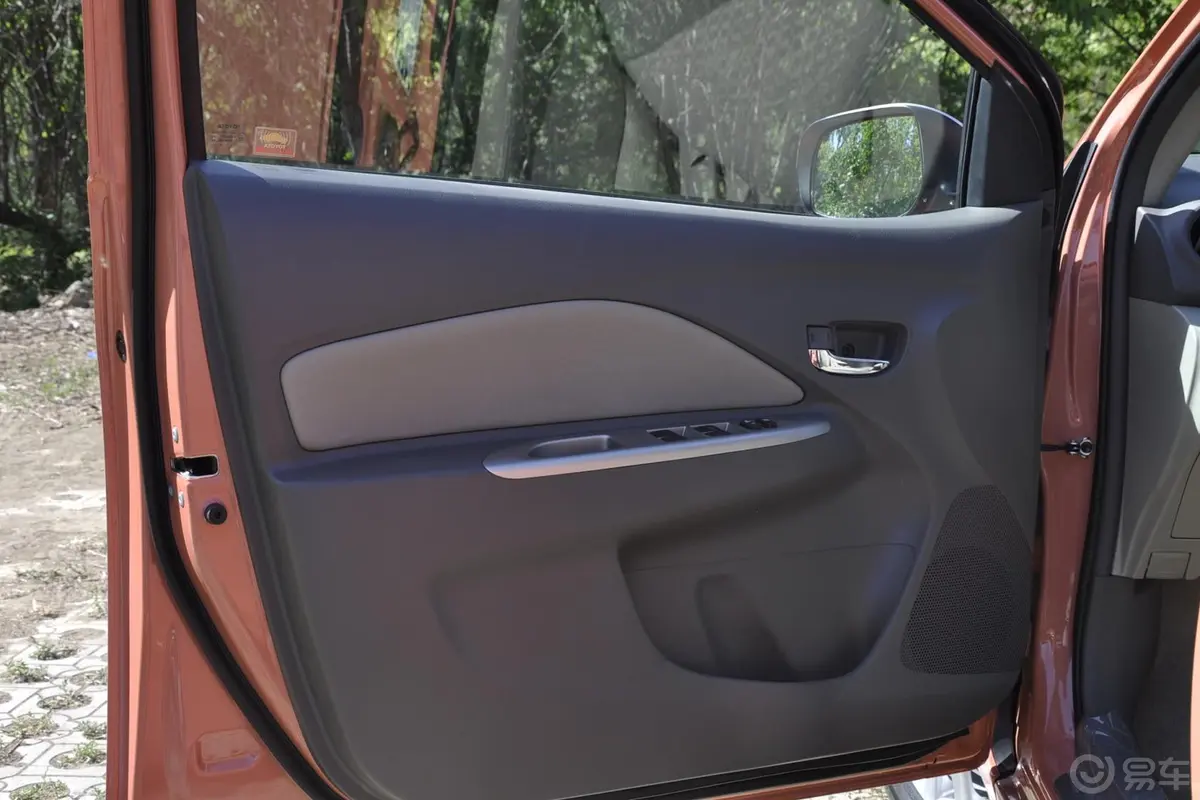 威驰1.6L GL-i 自动 型尚天窗版驾驶员侧车门内门板