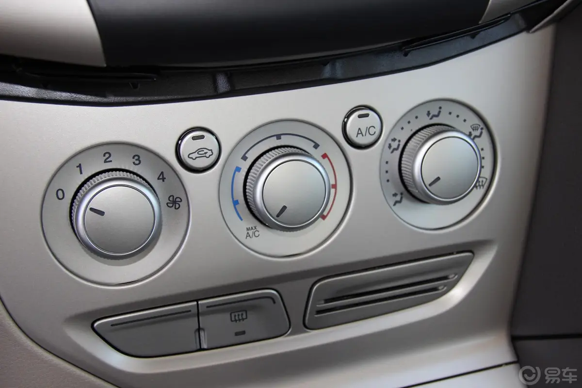 福克斯三厢 1.6L 手动 舒适型空调