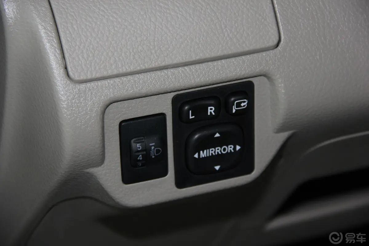 威驰1.6L GL-i 天窗版 自动外后视镜控制键