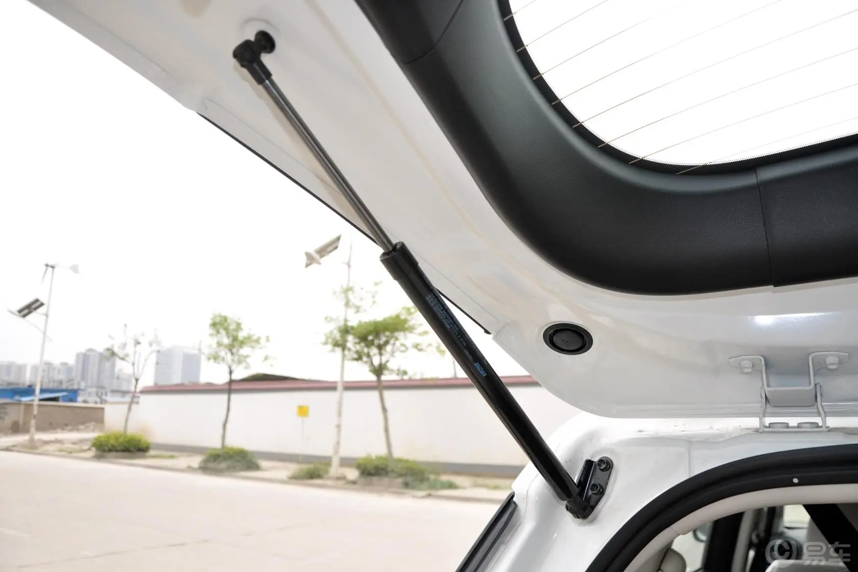 马自达52.0L 自动 舒适型行李厢支撑杆