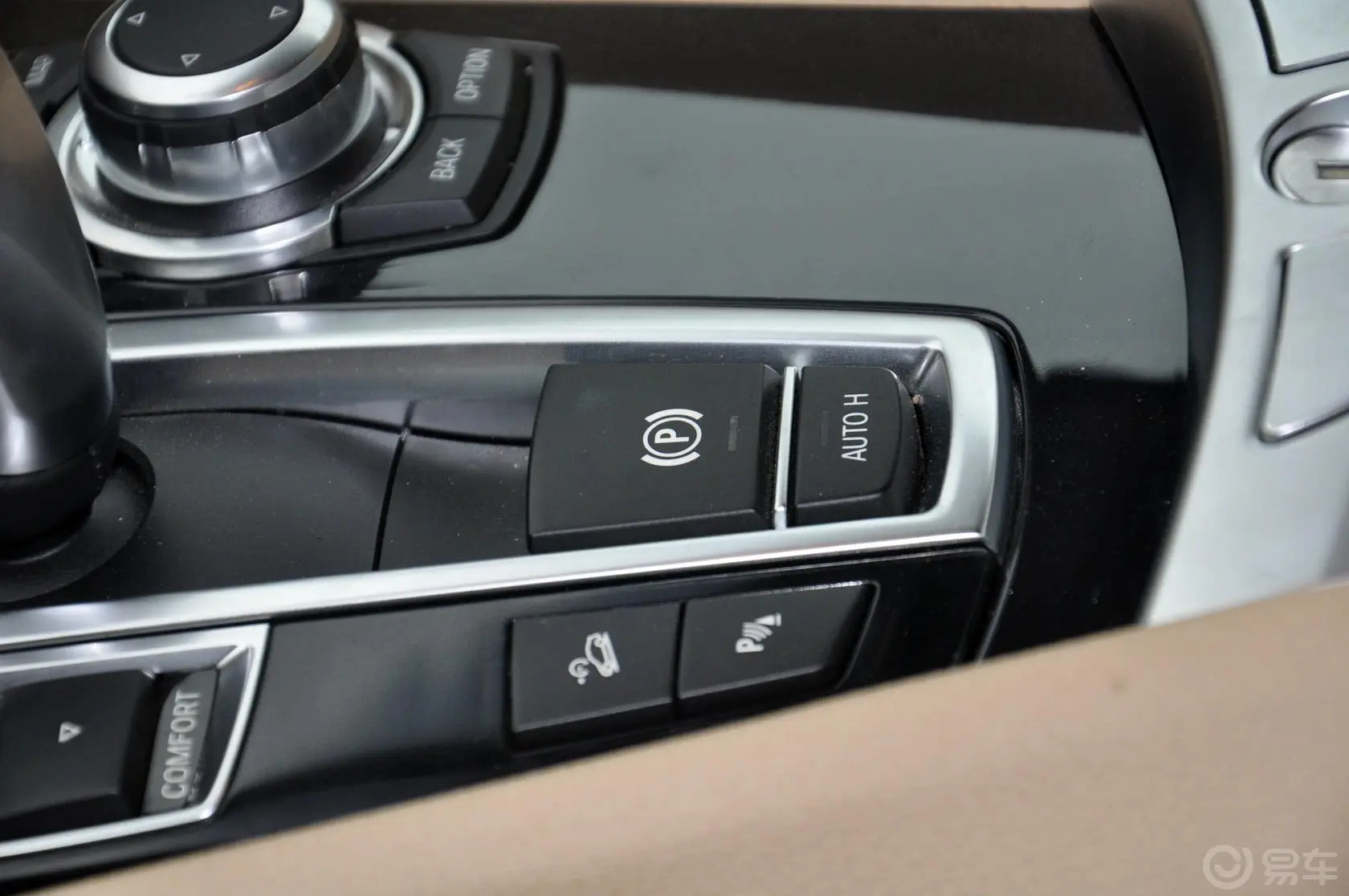 宝马5系GT535i xDrive 豪华型驻车制动（手刹，电子，脚刹）
