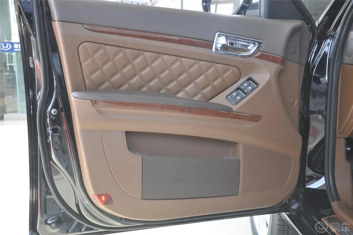 宝利格2.0D 手动 两驱 智尊版 OED驾驶员侧车门内门板