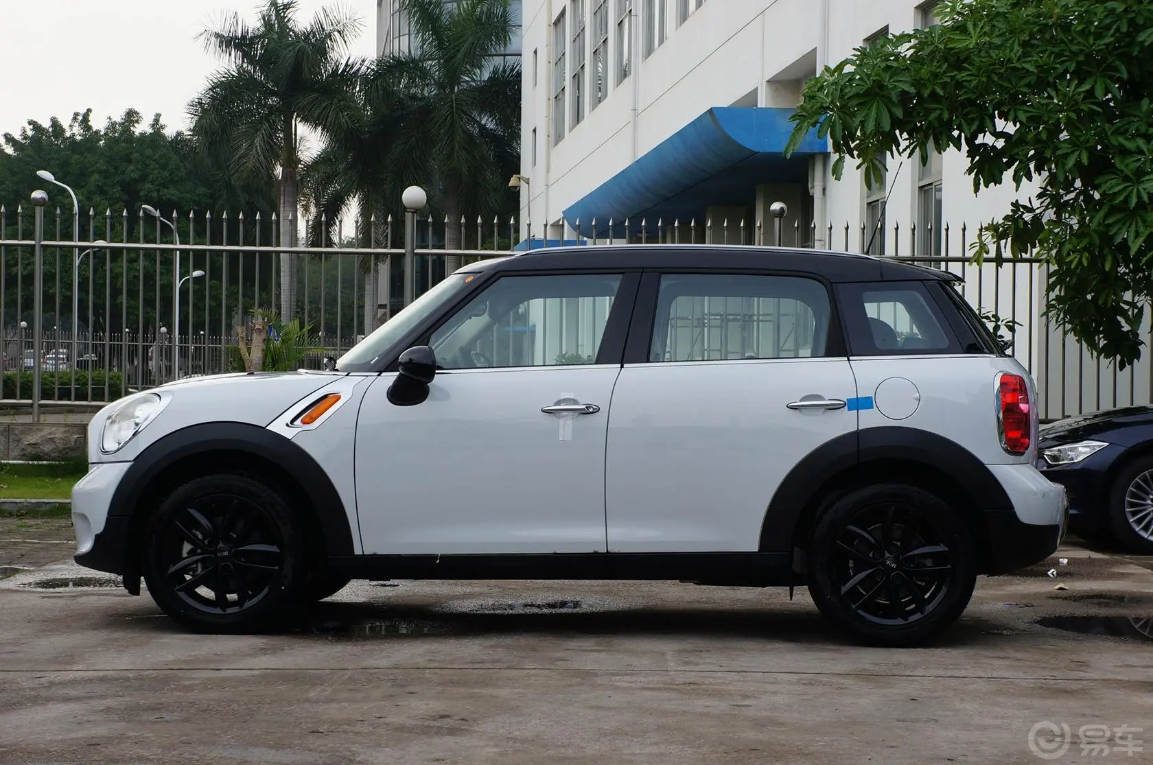 MINI COUNTRYMAN1.6L COOPER Excitement正侧车头向左水平