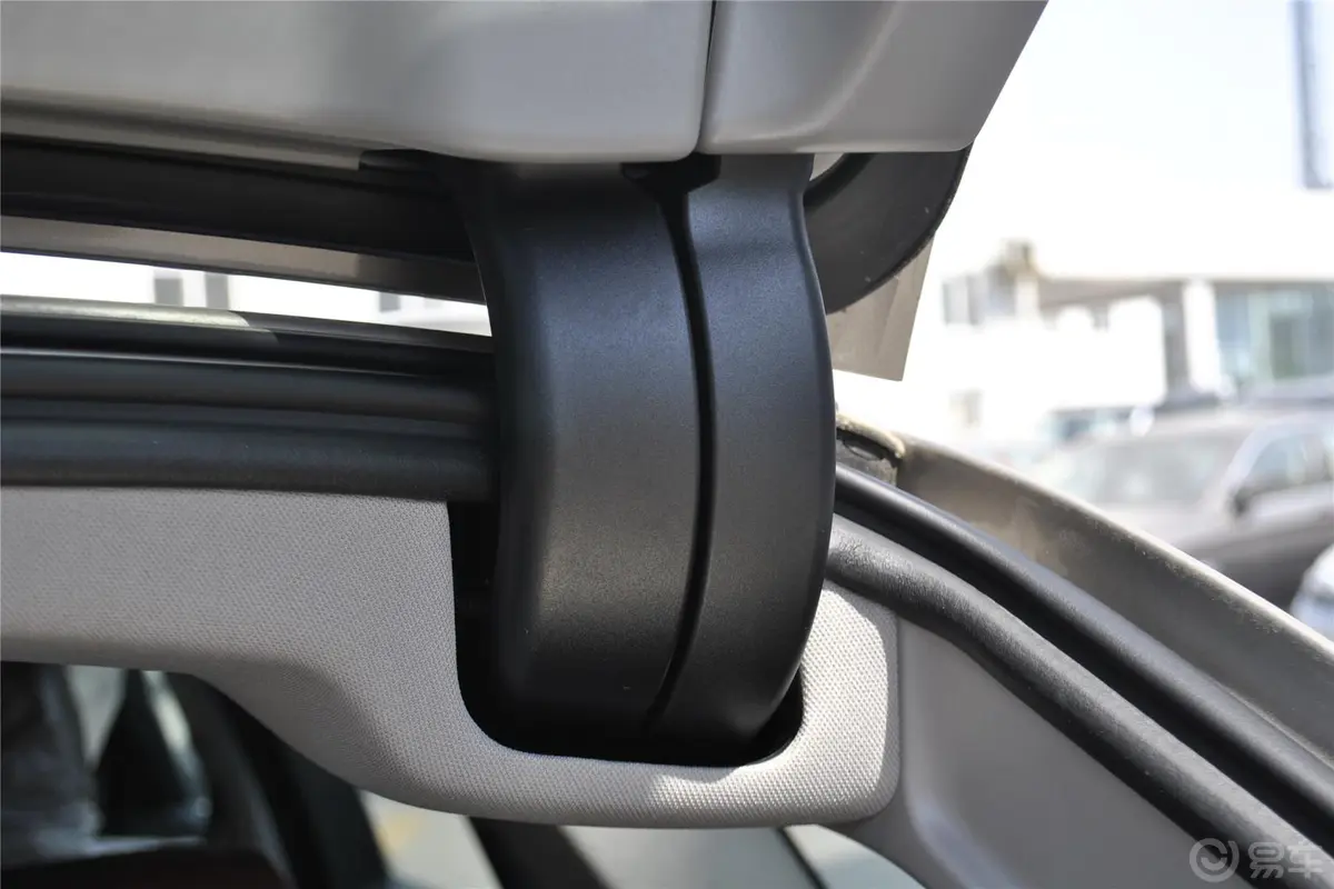宝马5系(进口)530i 领先型 旅行版行李厢支撑杆