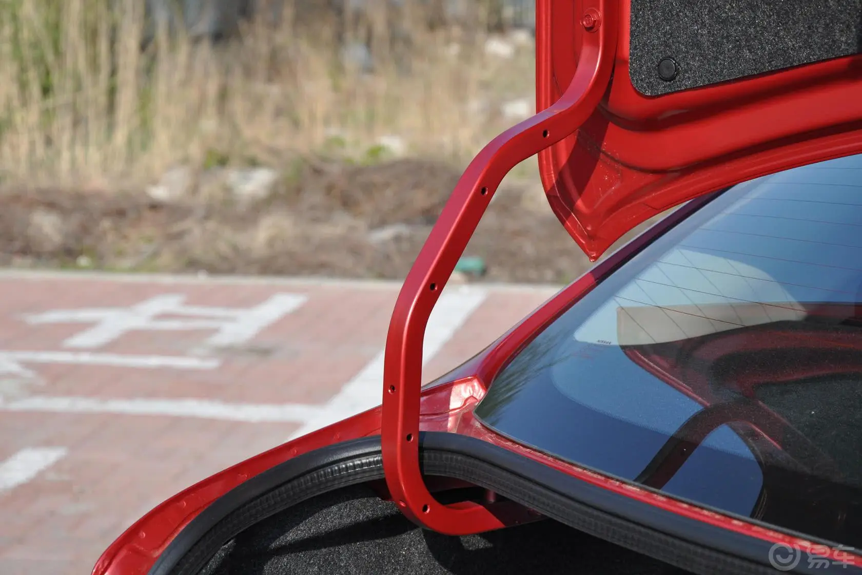 阳光1.5XE 手动 舒适版行李厢支撑杆