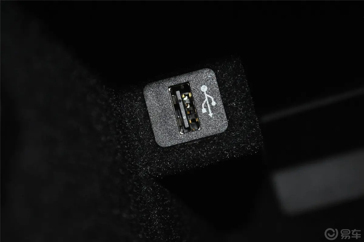 宝马X3(进口)xDrive28i 领先型USB接口