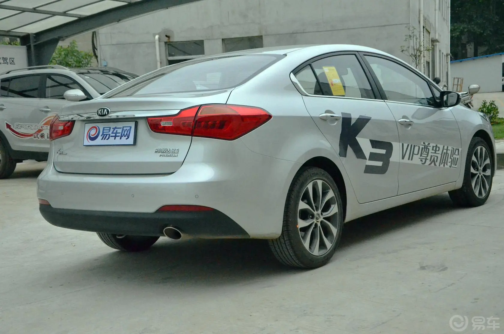 起亚K31.6L 自动 Premium侧后45度车头向右水平