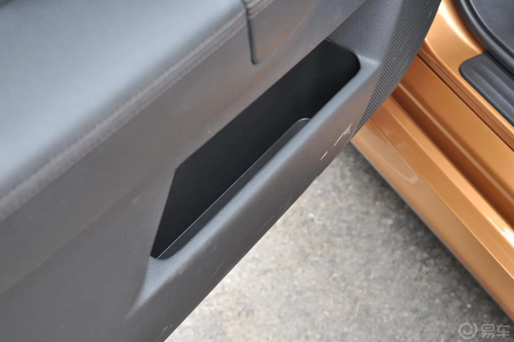 英菲尼迪FX37 超越升级版驾驶员门储物盒