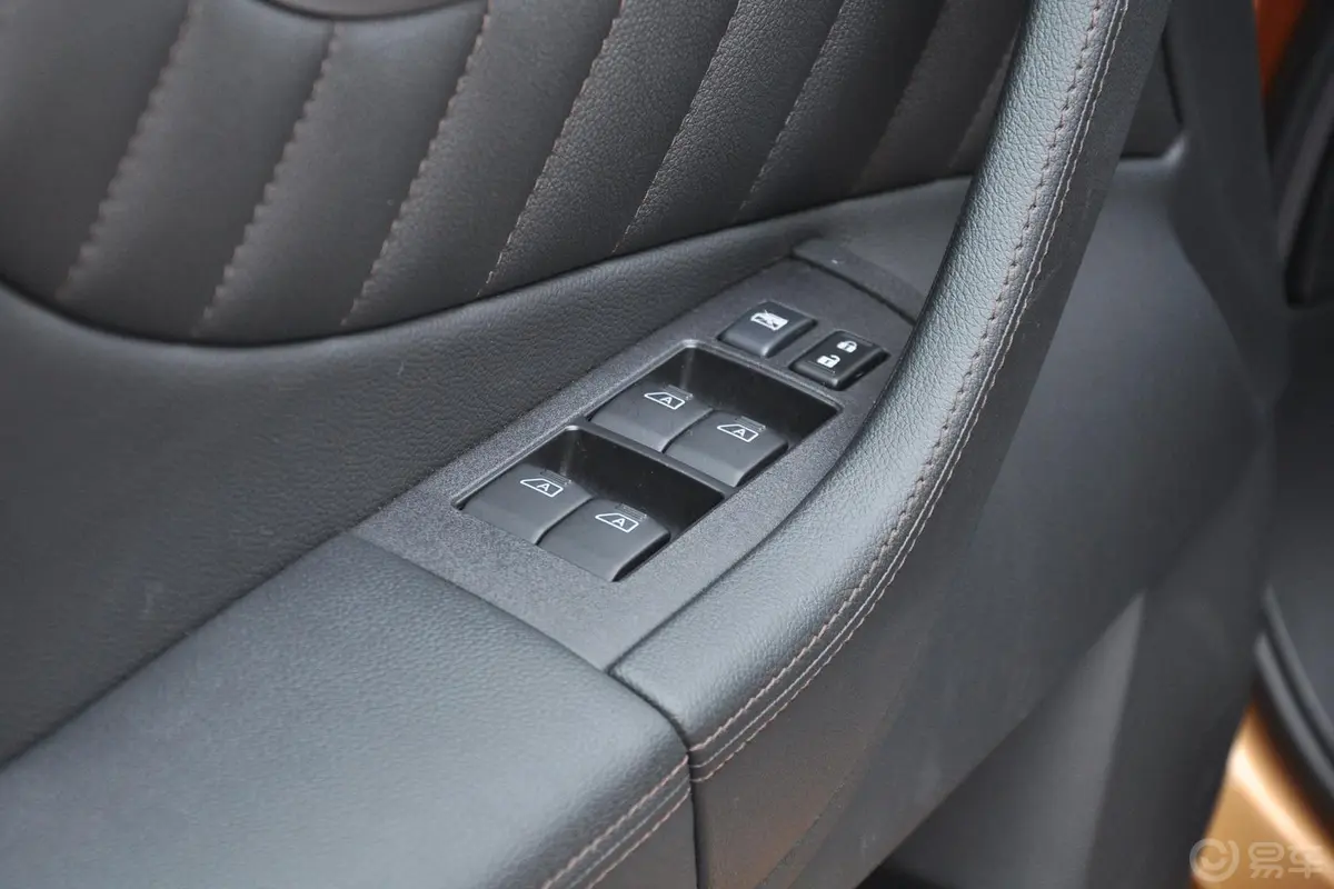 英菲尼迪FX37 超越升级版车窗升降键