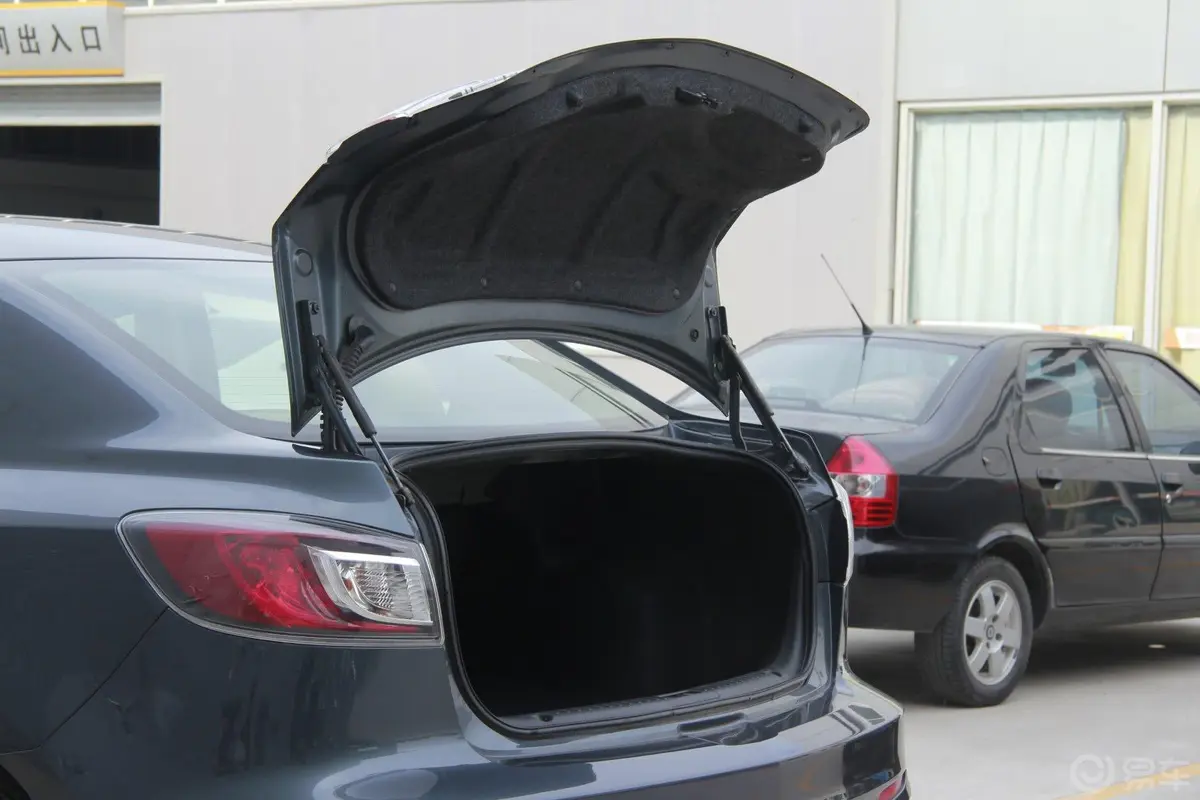 马自达3 星骋三厢 1.6L 手动 舒适型行李厢开口范围