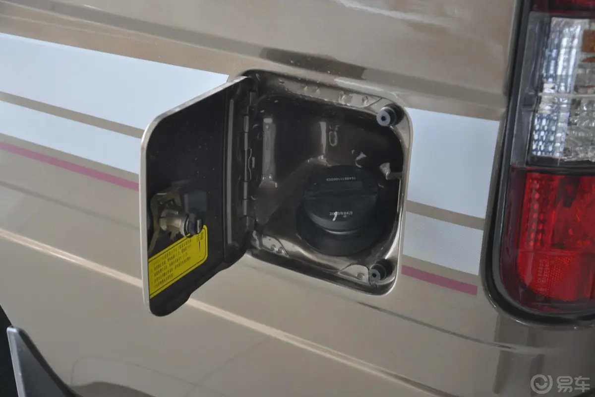 福田风景2.0L 手动 标准型 汽油油箱盖
