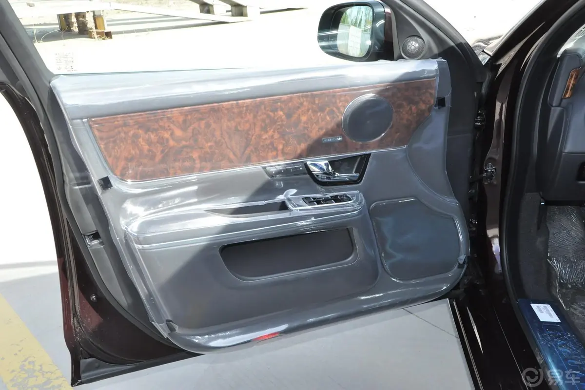 捷豹XJ3.0SC 手自一体 全景商务版驾驶员侧车门内门板