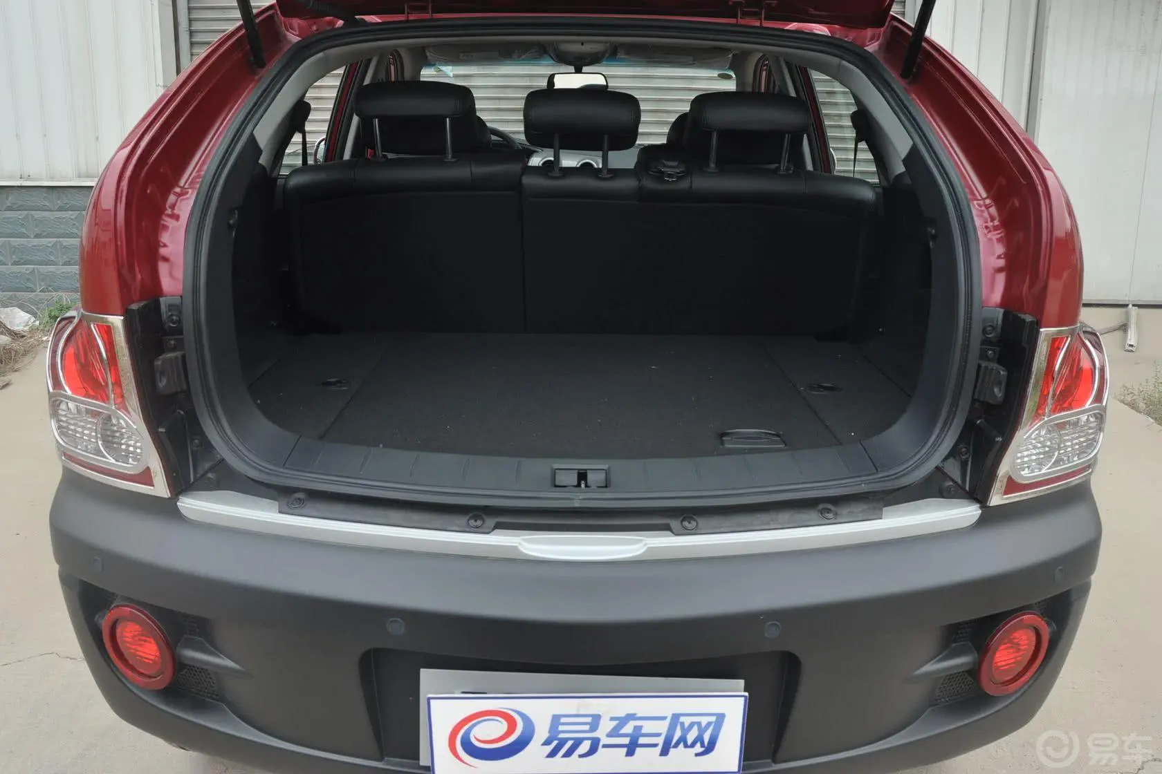 爱腾2.0T 自动 两驱 豪华导航版 柴油行李箱空间