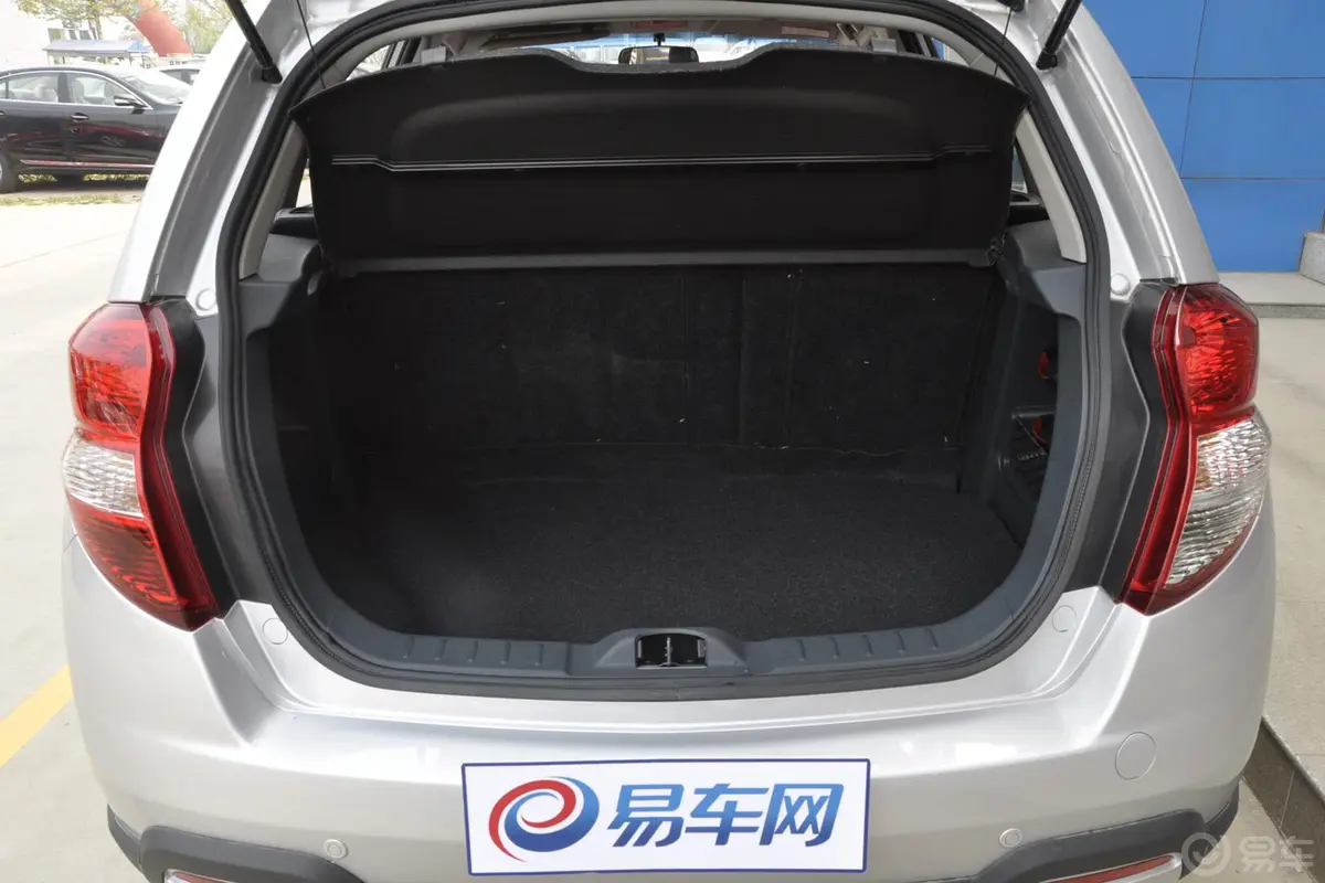 长安CX201.3L 自动 运动版行李箱空间