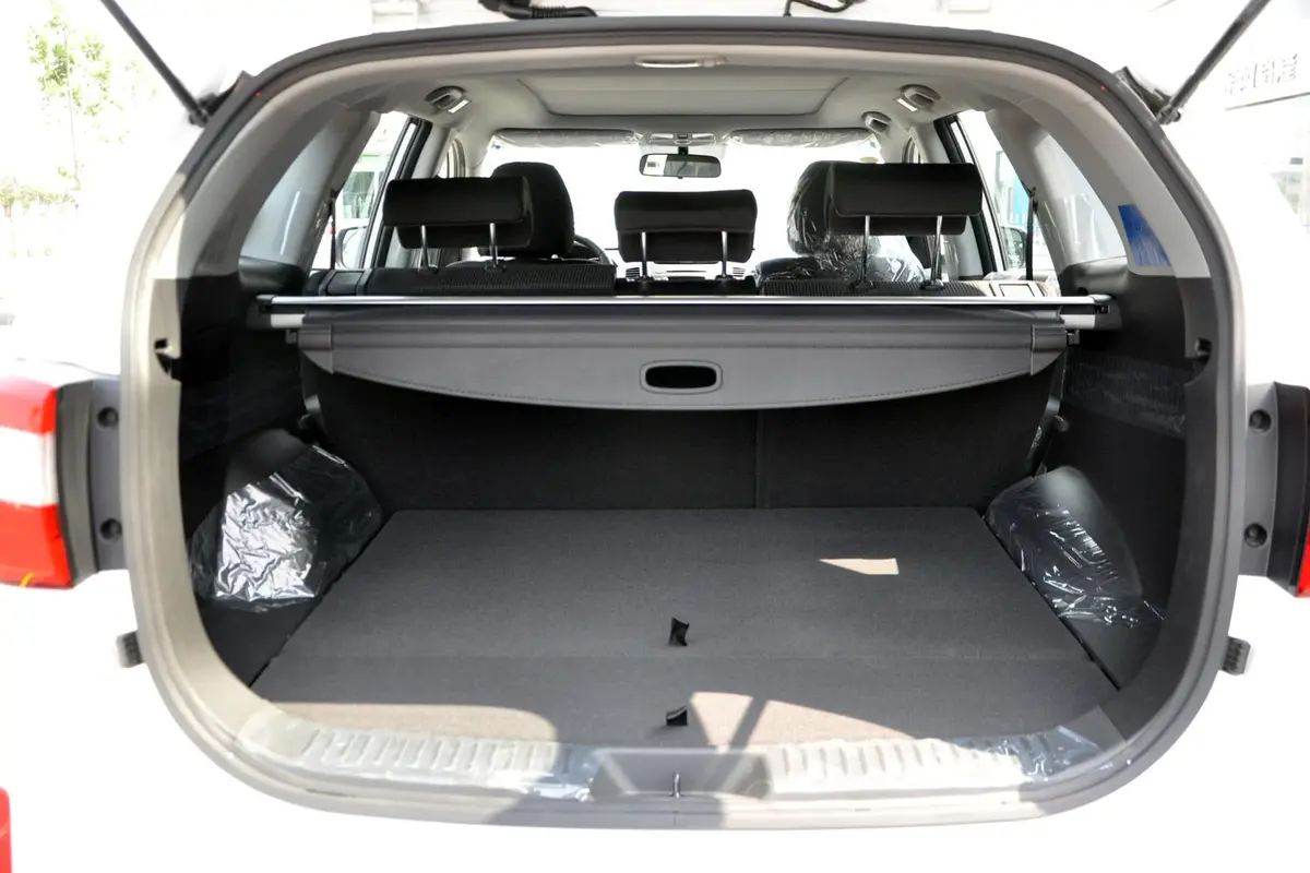 索兰托2.2L 柴油 舒适版 五座行李箱空间