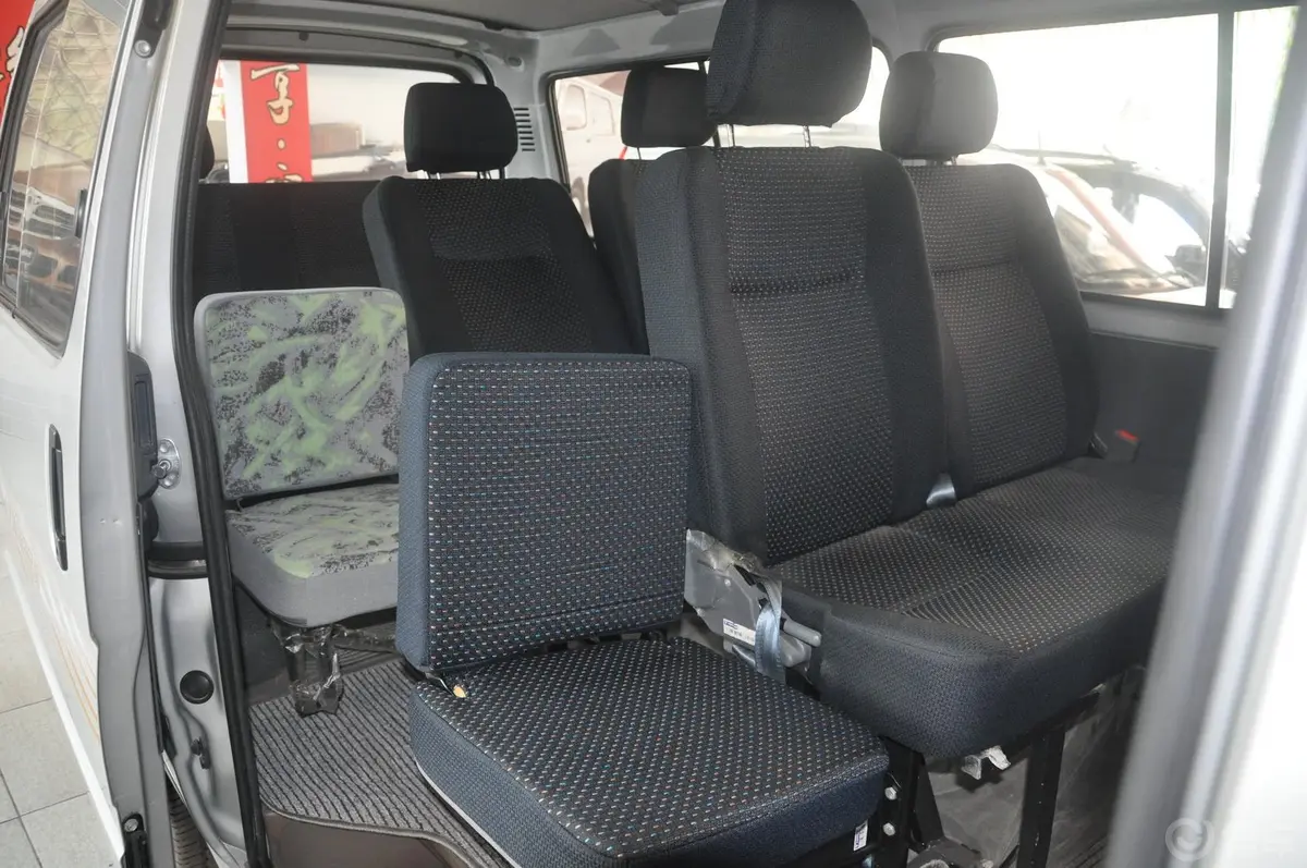 福田风景2.0L 手动 舒适型 汽油 VVT 短轴后排座椅
