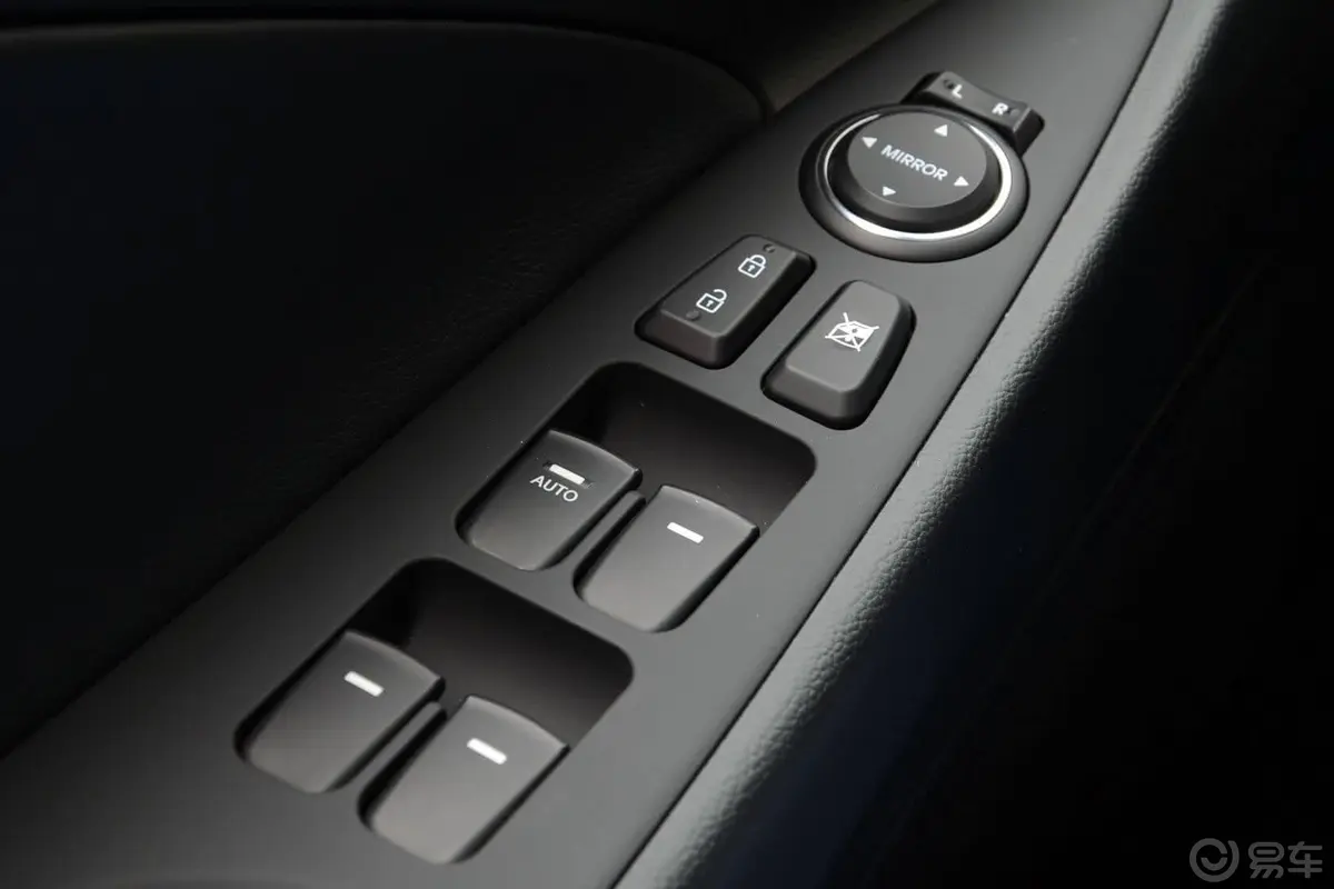 索纳塔2.0 GS 自动时尚版车窗升降键