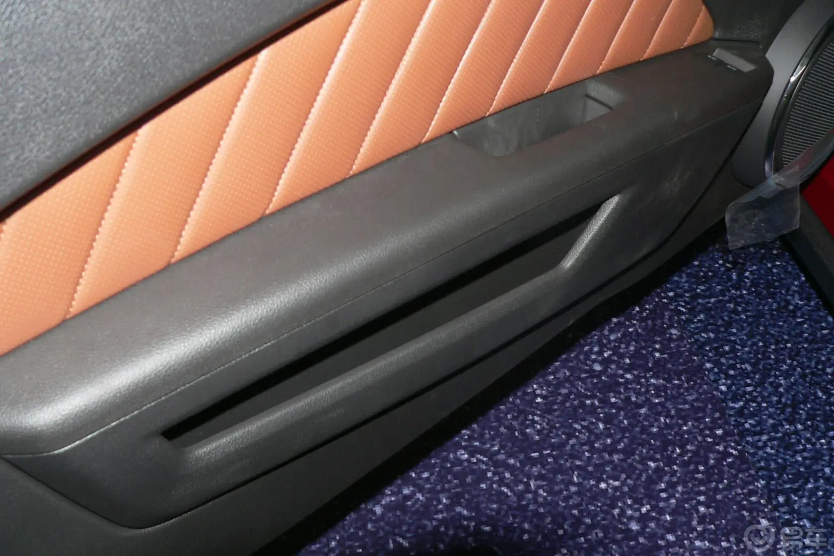 MustangV8 5.0L GT自动  豪华版 标配驾驶员门储物盒
