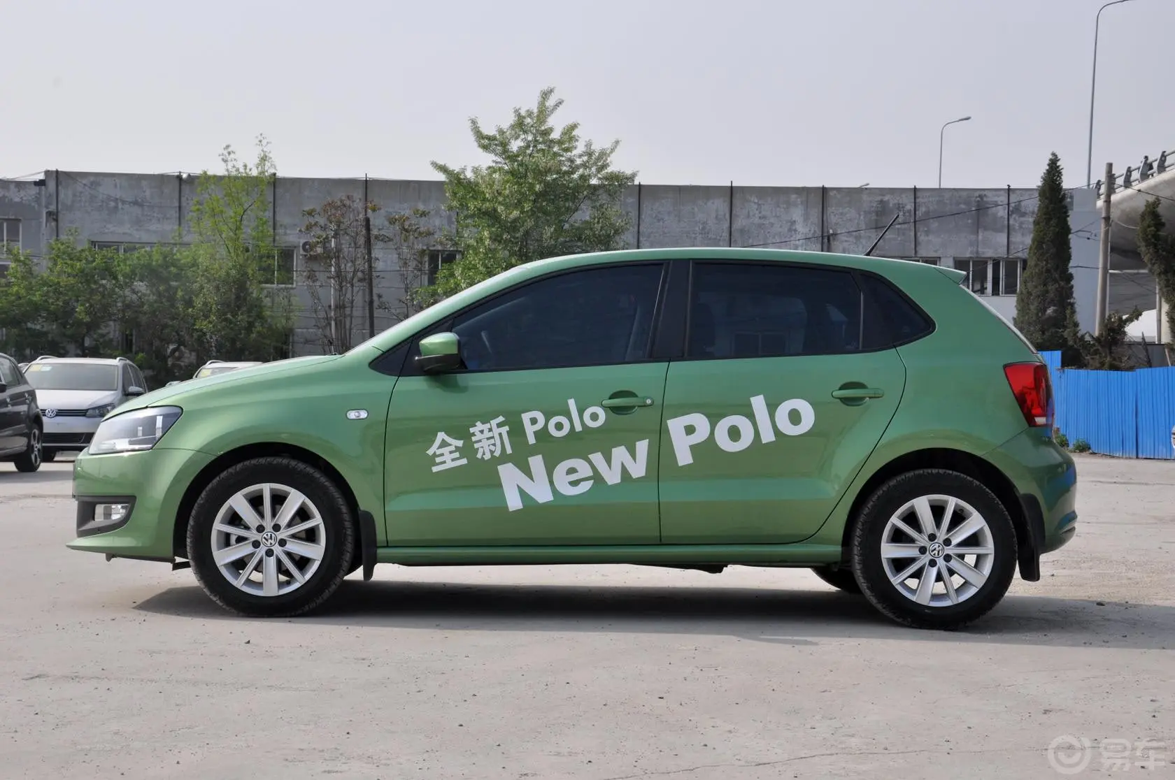 Polo1.4L 自动 豪华版正侧车头向左水平