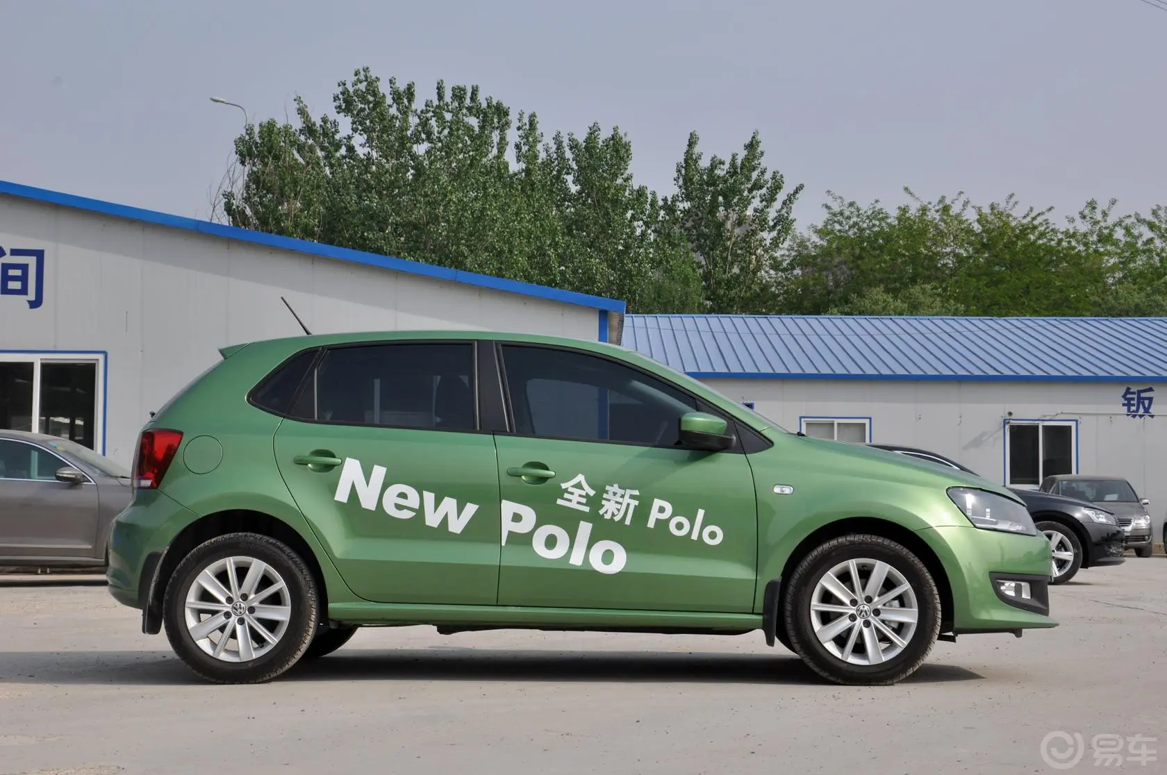 Polo1.4L 自动 豪华版正侧车头向右水平