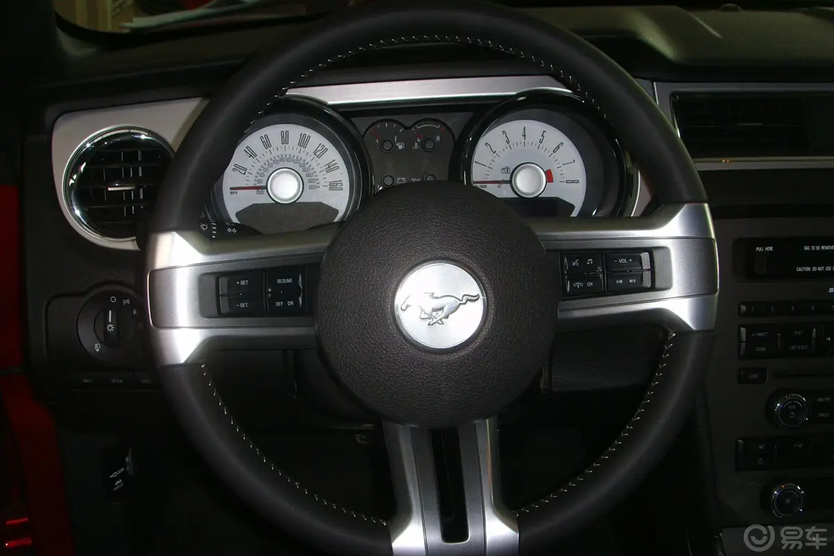 MustangV8 5.0L GT自动  豪华版 标配方向盘