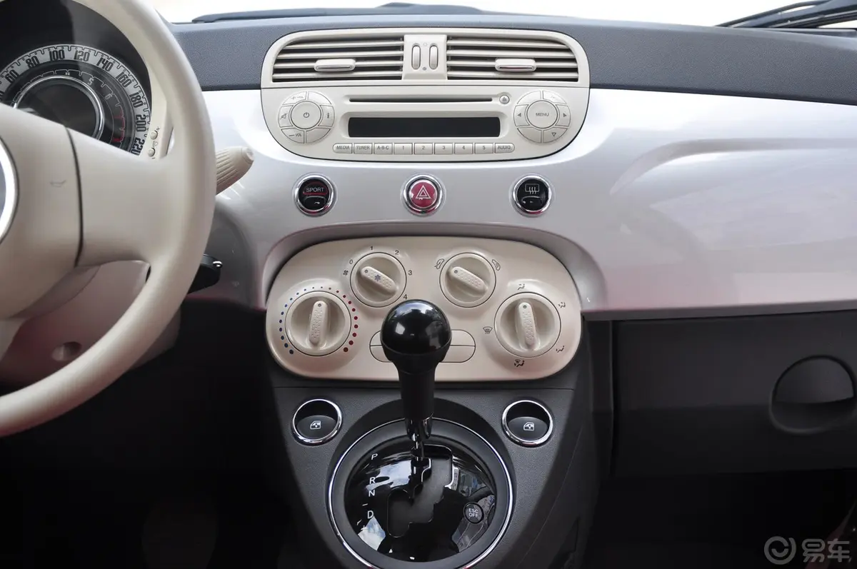 菲亚特5001.4L 自动 Pop 时尚版前排车顶中央控制区