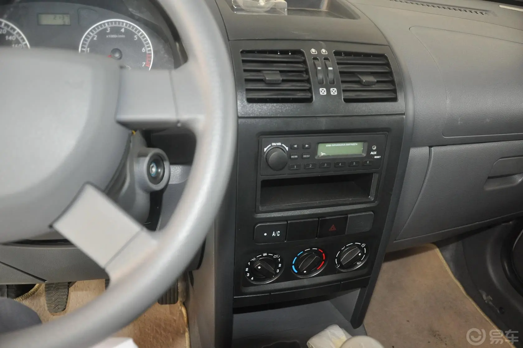 迷迪1.3L 手动 宜商版 标准版中控台驾驶员方向