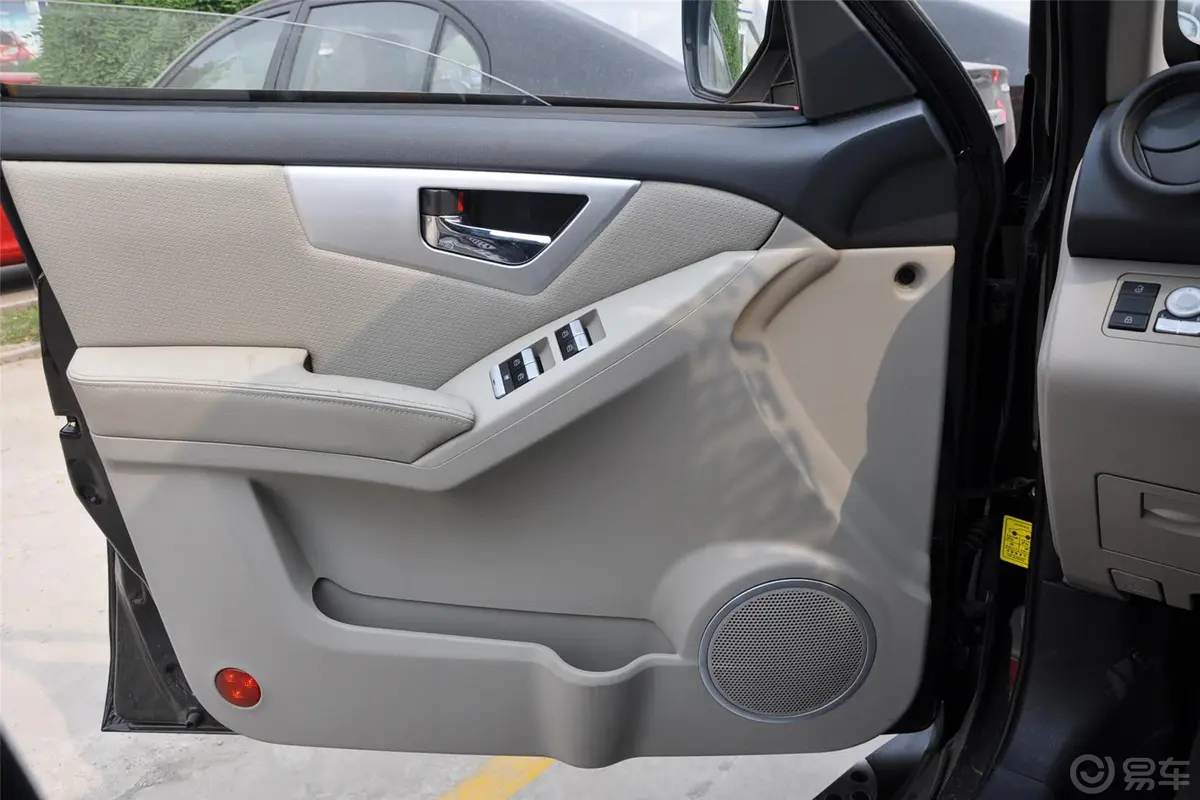 力帆X601.8L 手动 发现版 舒适型驾驶员侧车门内门板