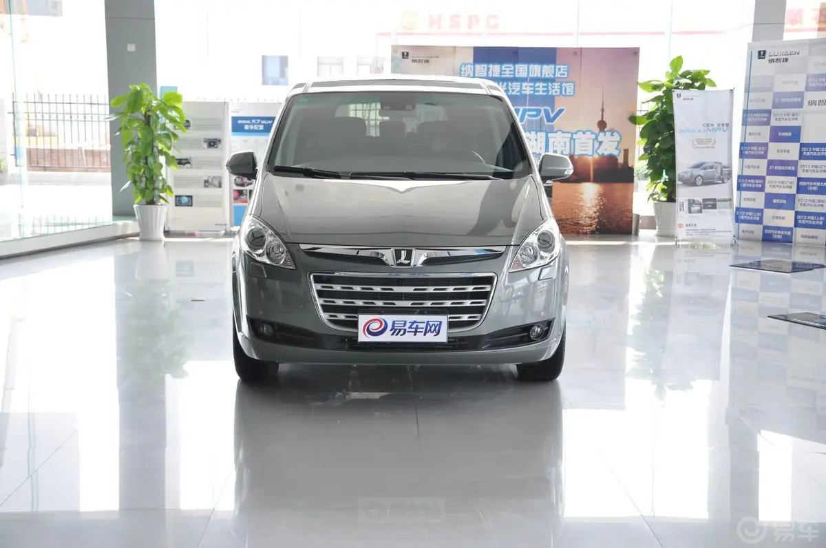 大7 MPV2.0T 手自一体 精英型正前水平