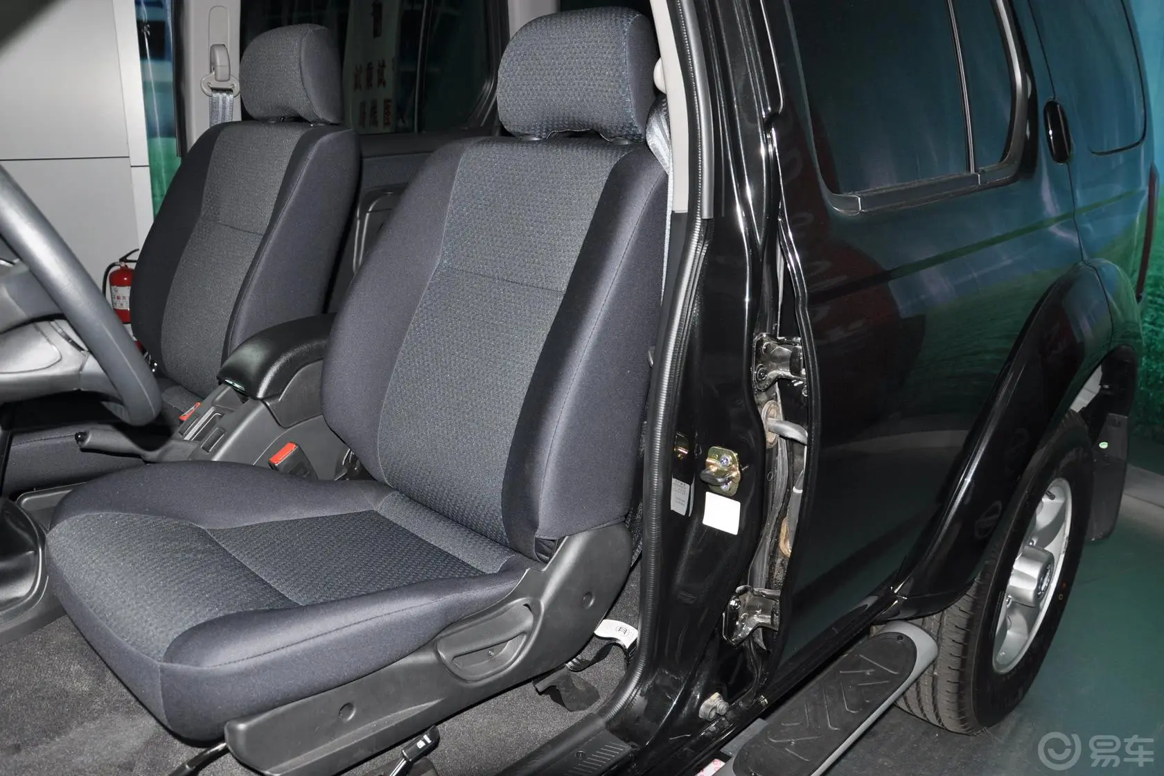 日产帕拉丁2.4L 手动 两驱 标准型 国四 ZN6454W1G4驾驶员座椅