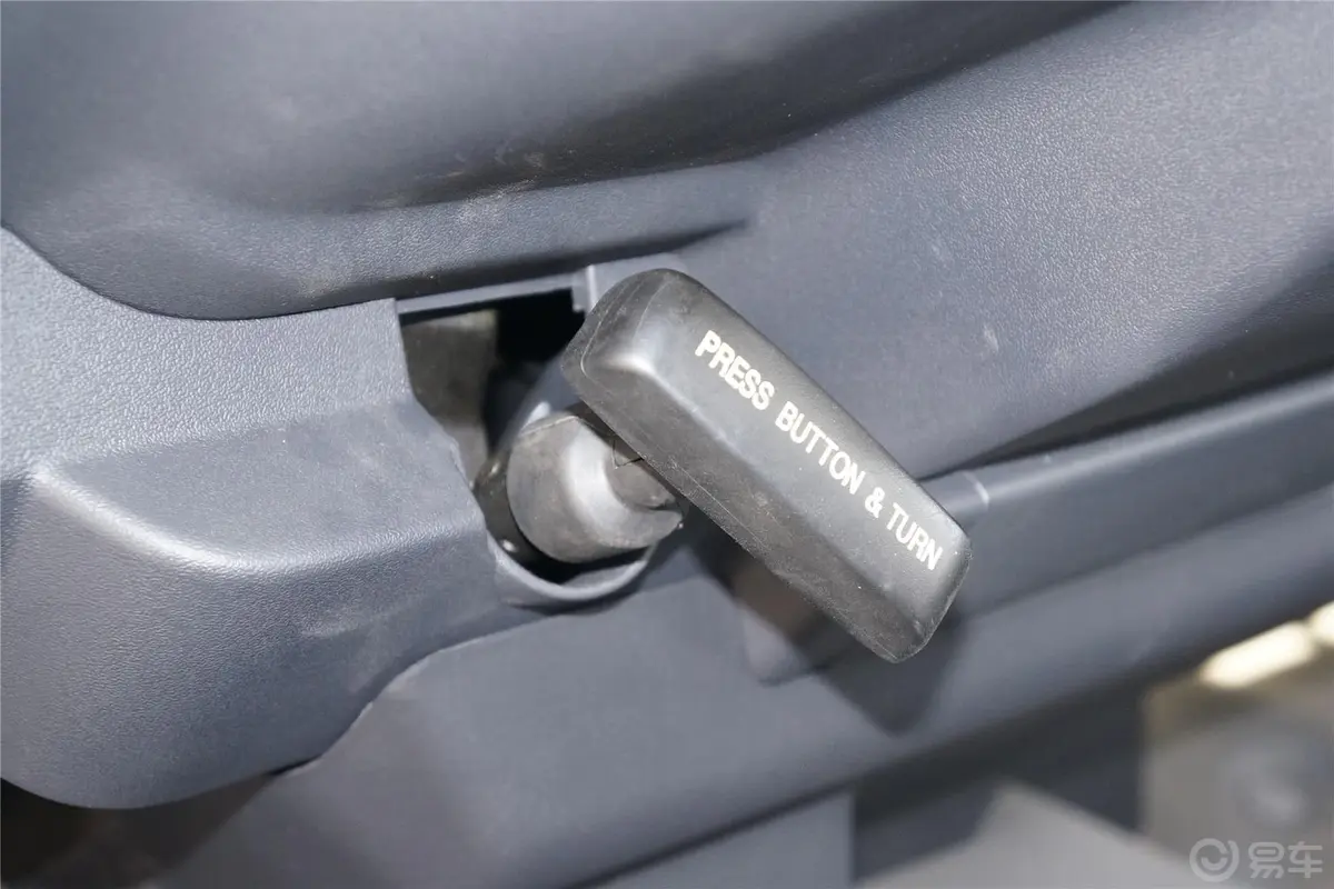 金杯大海狮大海狮W 2.4L 手动 标准型 汽油驻车制动（手刹，电子，脚刹）
