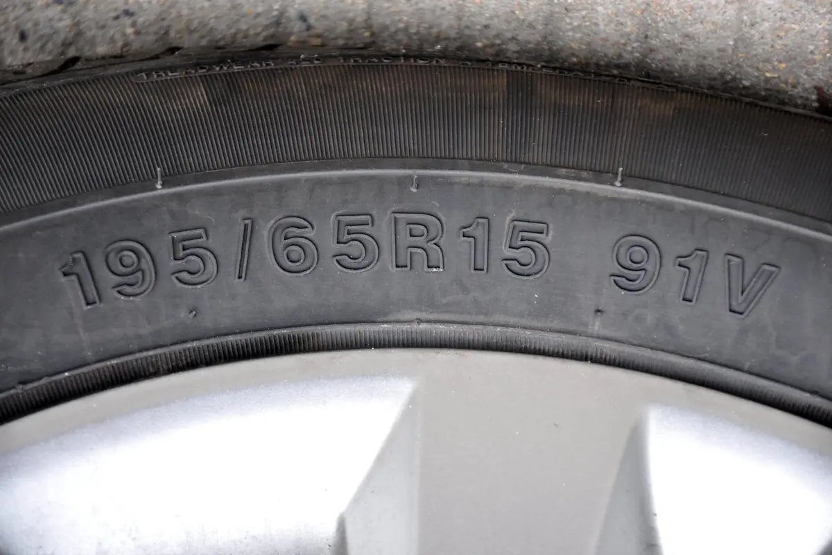 中华H5301.6L 自动 舒适型轮胎规格