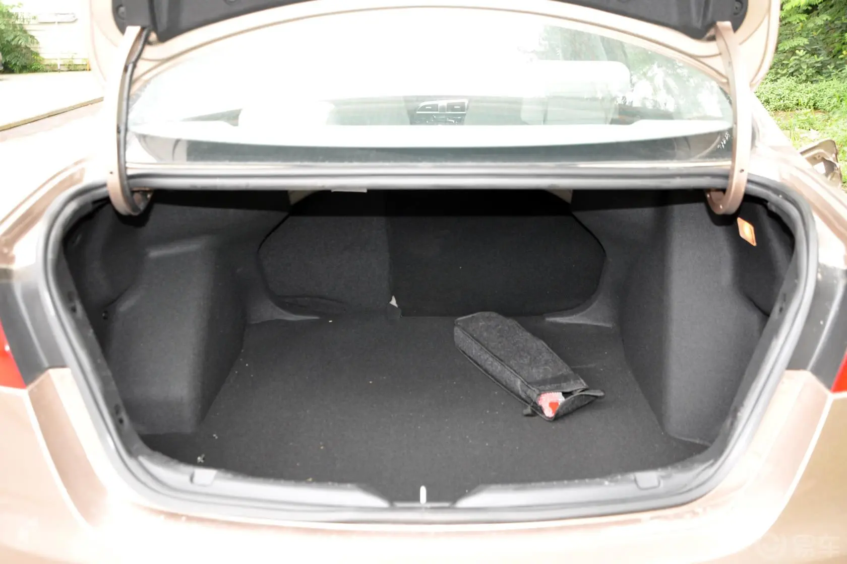 中华H5301.6L 自动 舒适型行李箱空间