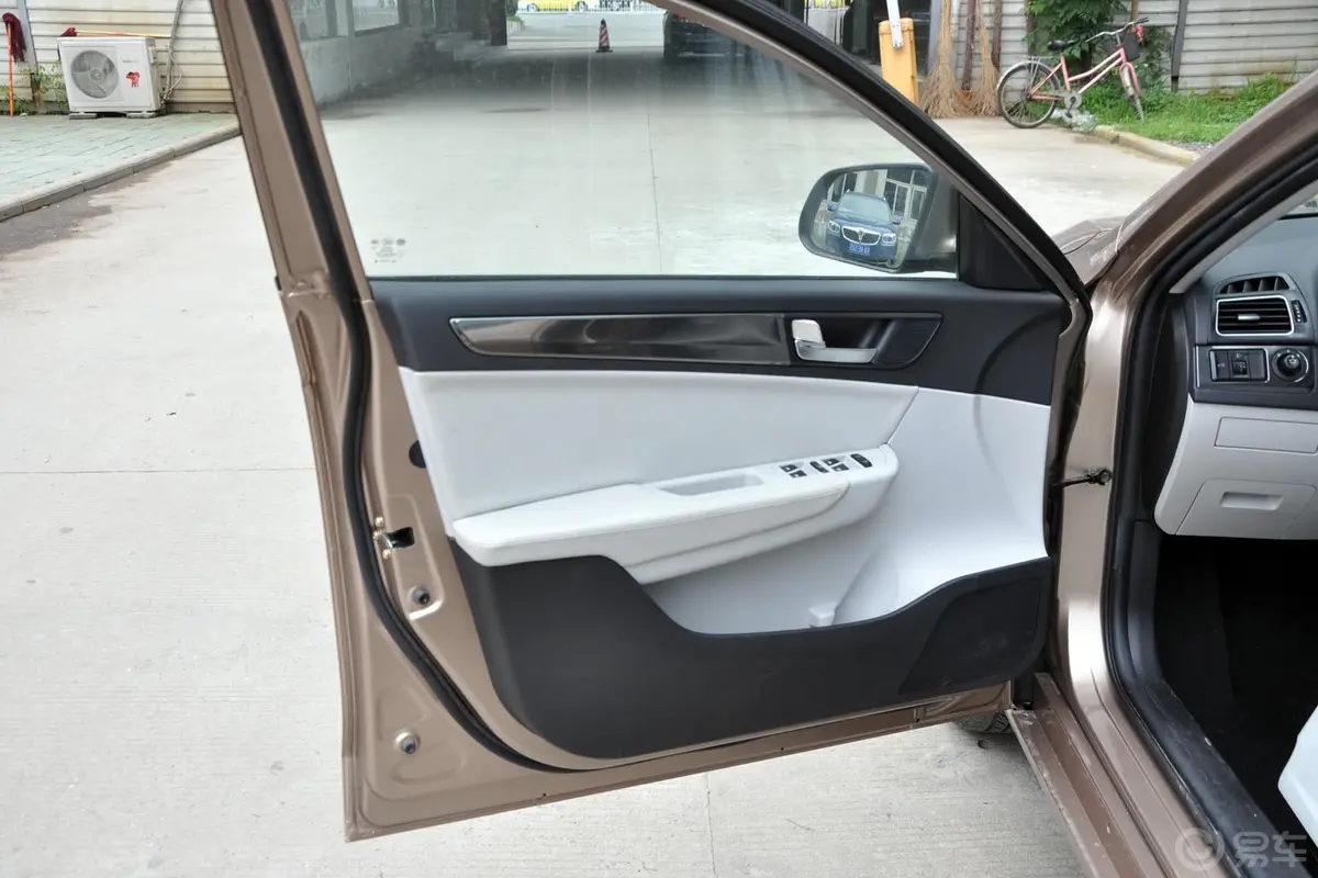 中华H5301.6L 自动 舒适型驾驶员侧车门内门板