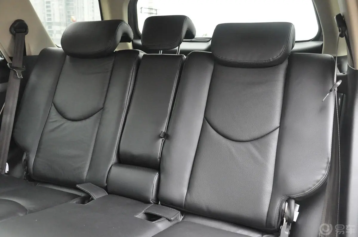 奥轩GX52.4L 手动 两驱 时尚版 汽油后排座椅