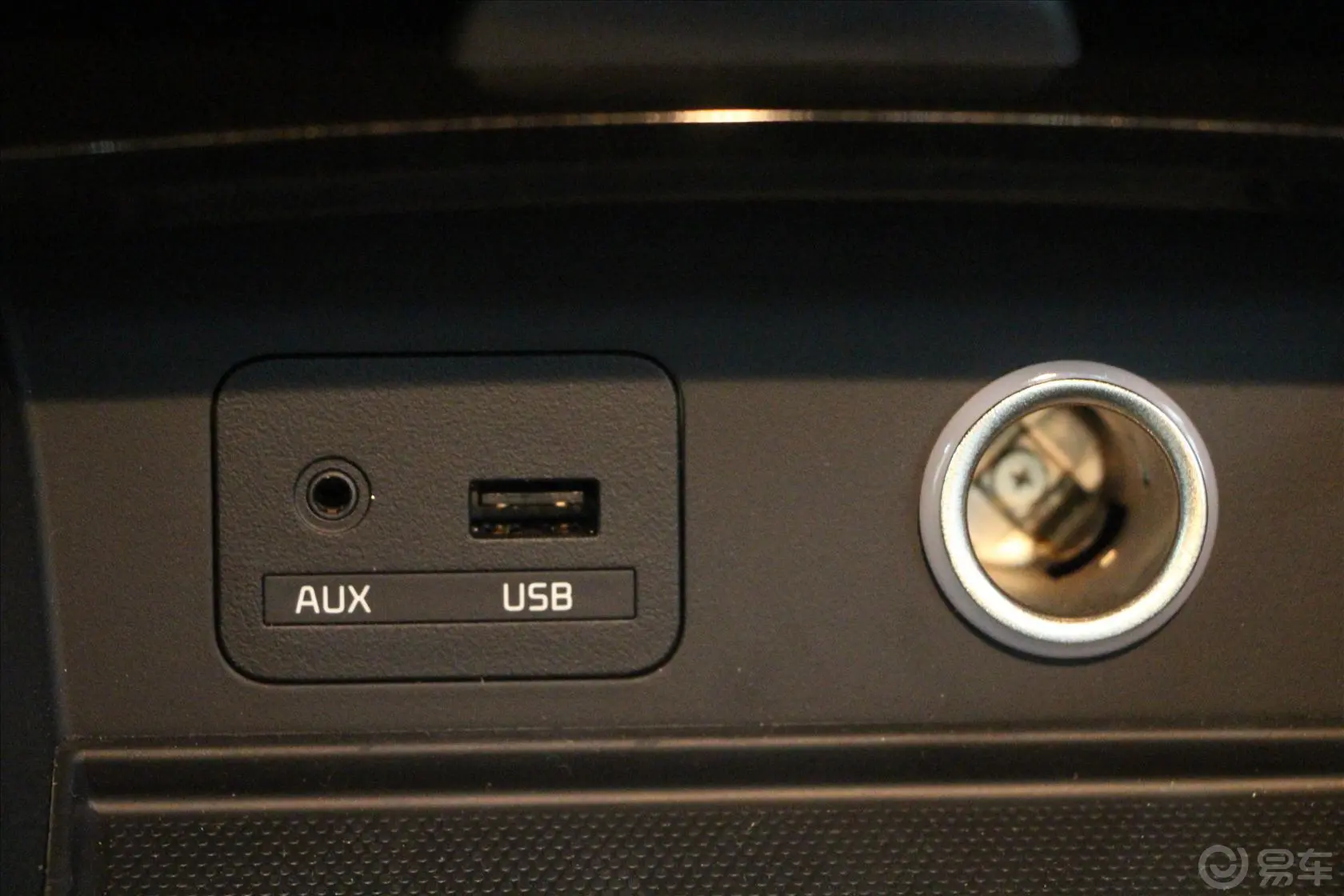 凯尊2.4L 手自一体 精英版USB接口