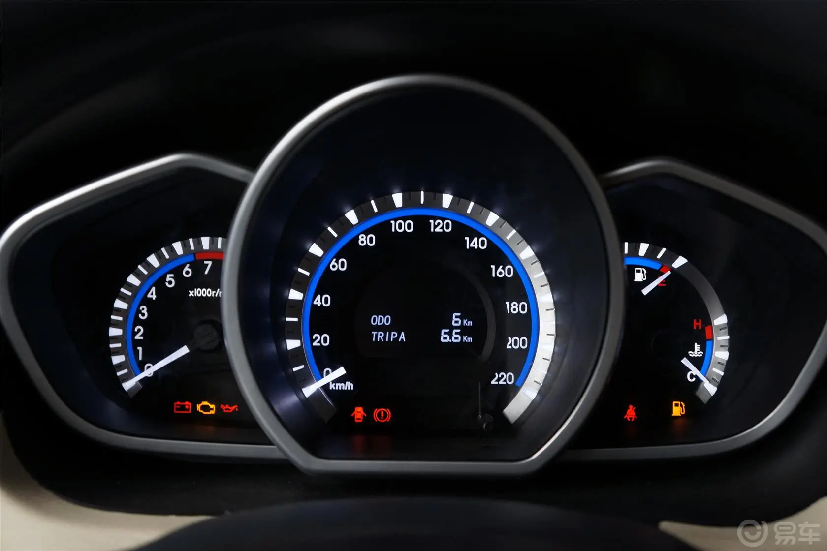 V6菱仕1.5L 手动 舒适版仪表盘背光显示