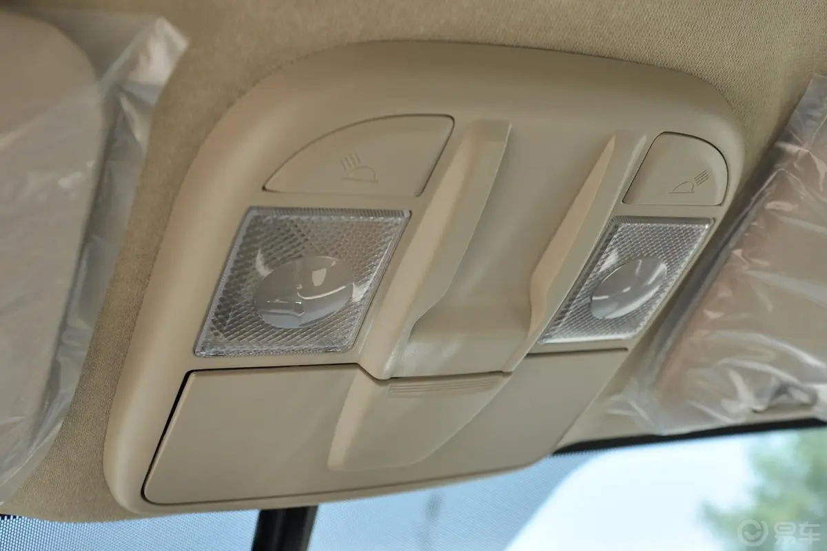 海马S72.0L 手动 智尚版前排车顶中央控制区