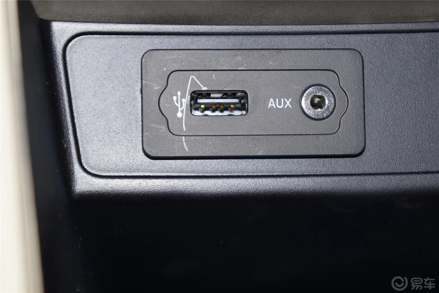 V6菱仕1.5L 手动 舒适版USB接口