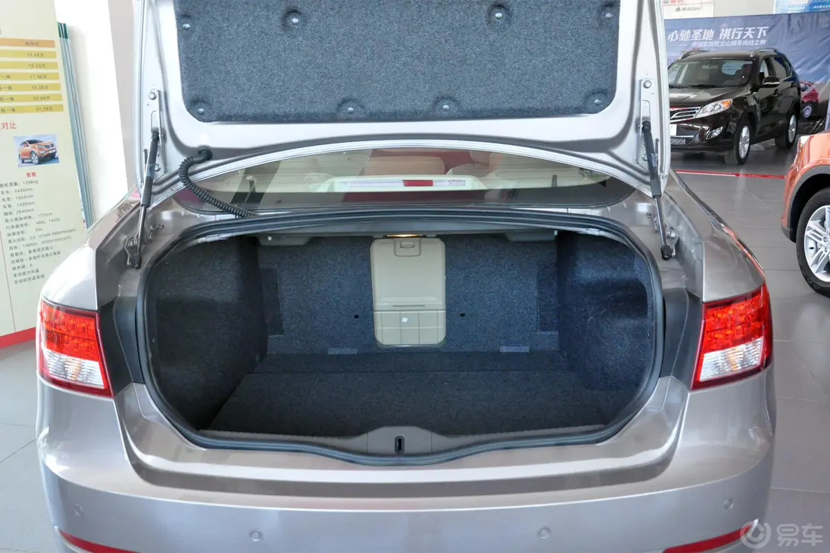传祺GA52.0L 手动 精英版行李箱空间