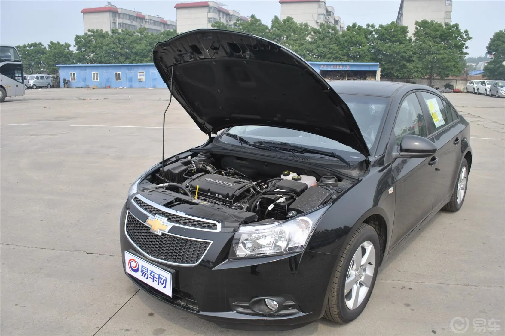 科鲁兹1.6L SE MT WTCC版 发动机盖开启