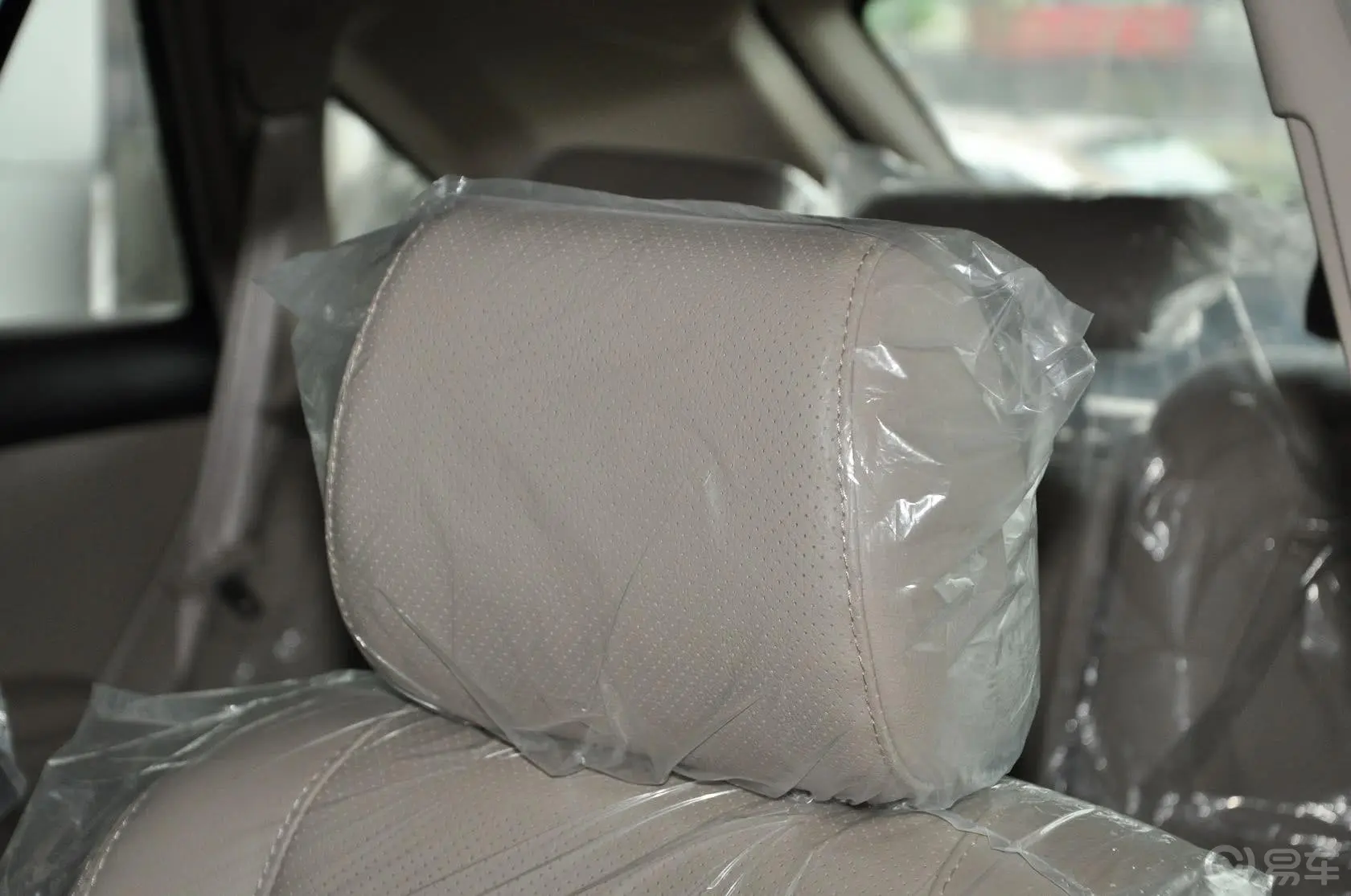 比亚迪S62.4L 自动 尊享型 劲悦版驾驶员头枕